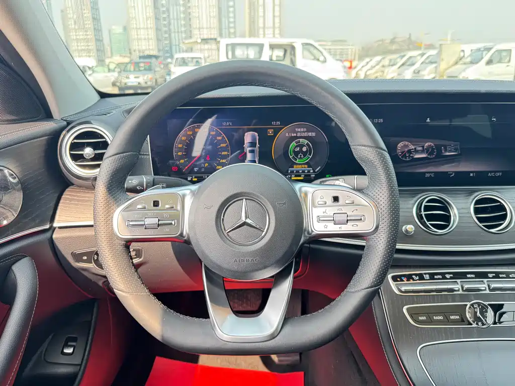 Mercedes-Benz E-Class — фото 17