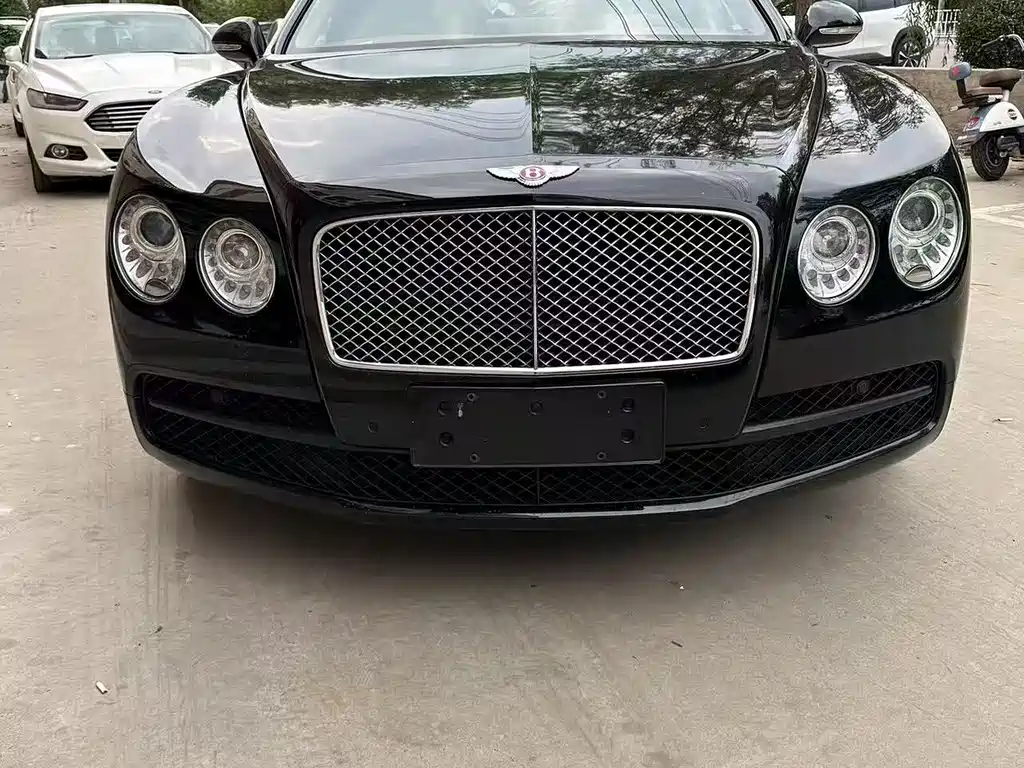 Bentley Flying Spur — фото 2