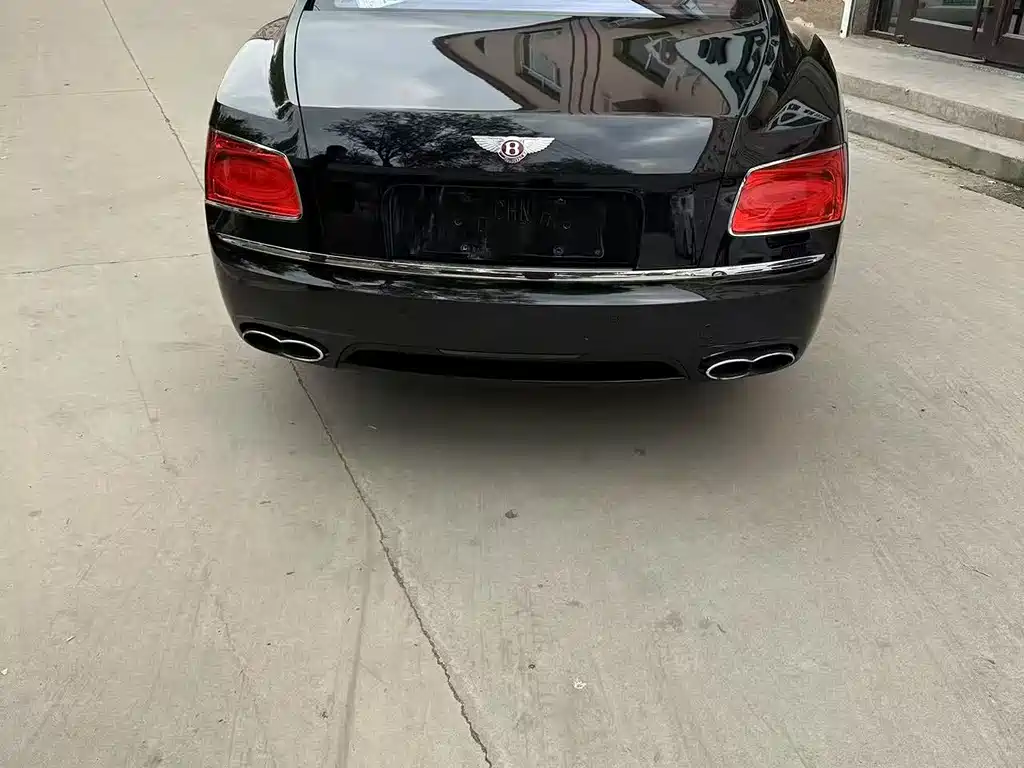 Bentley Flying Spur — фото 4