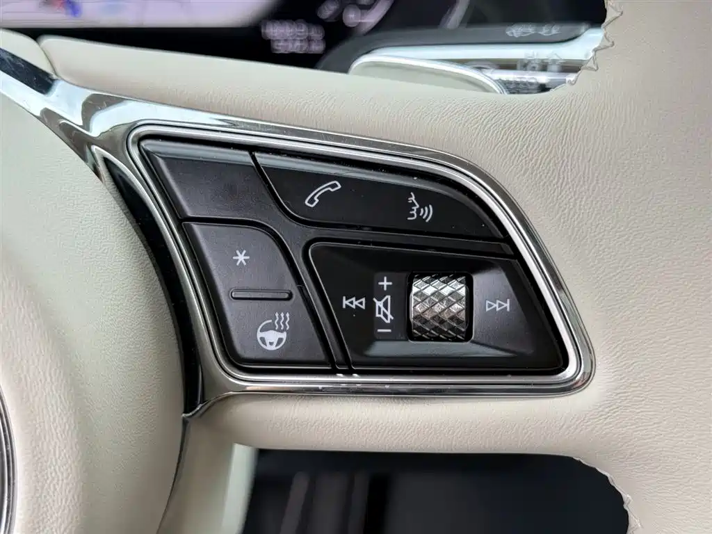 Bentley Flying Spur PHEV — фото 30