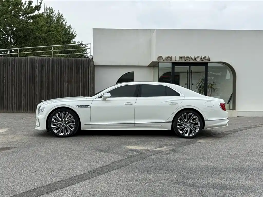 Bentley Flying Spur PHEV — фото 4