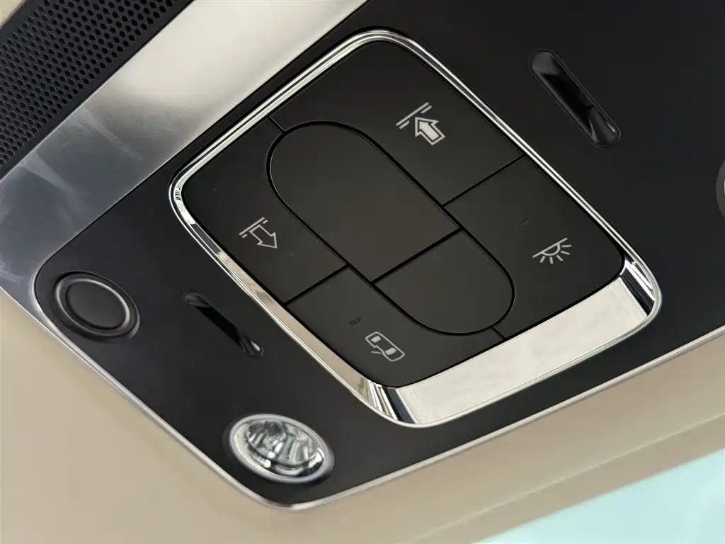 Bentley Flying Spur PHEV — фото 40