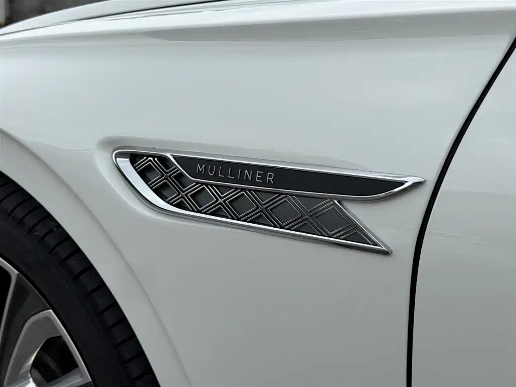 Bentley Flying Spur PHEV — фото 10
