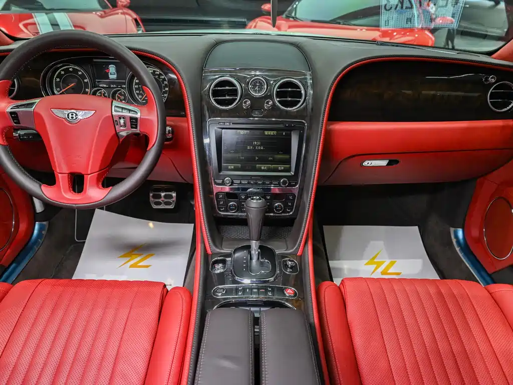Bentley Flying Spur — фото 17
