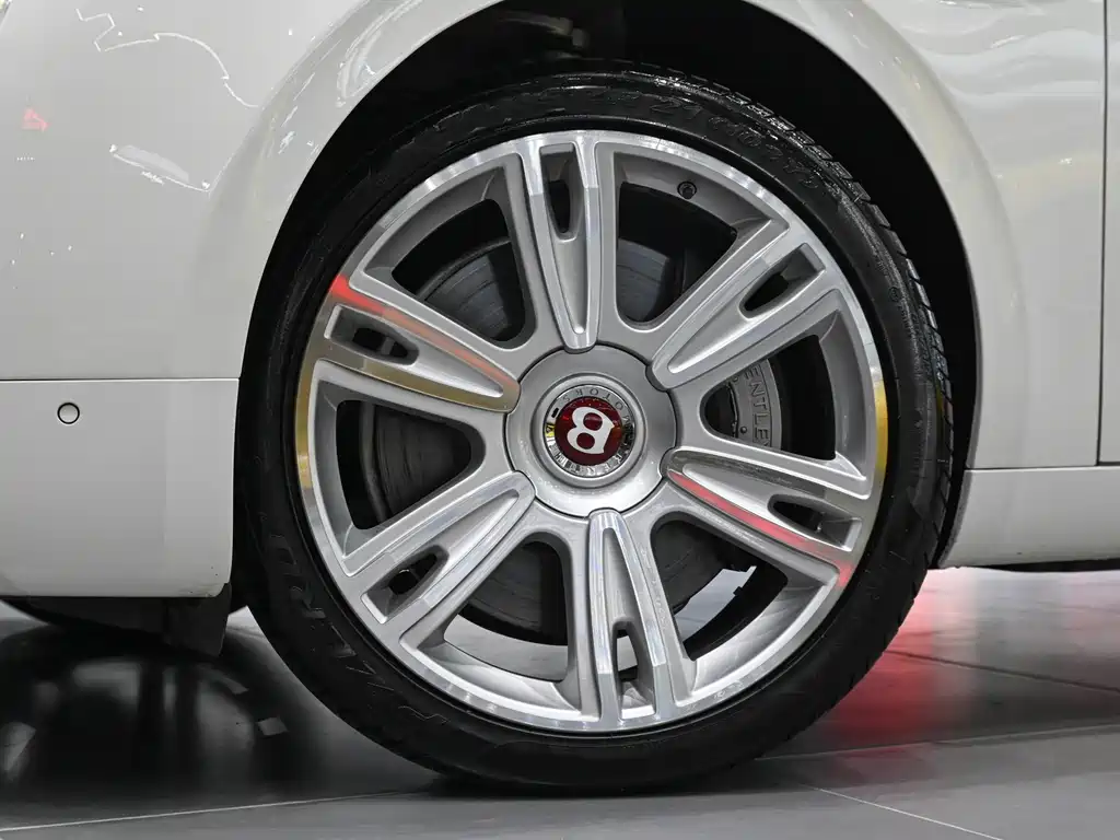 Bentley Flying Spur — фото 24