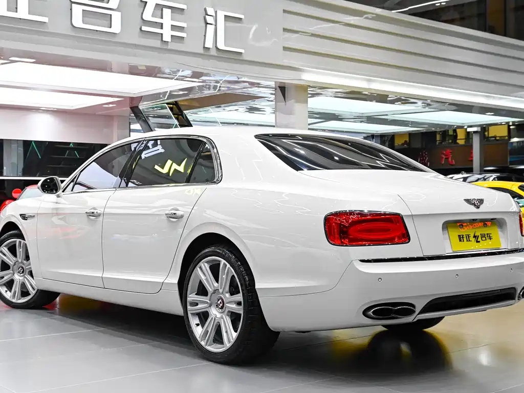Bentley Flying Spur — фото 7