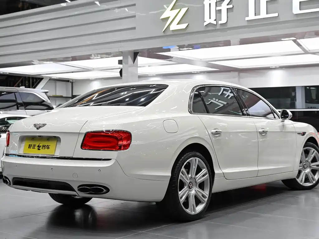 Bentley Flying Spur — фото 8