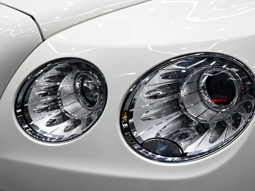 Bentley Flying Spur — фото 9