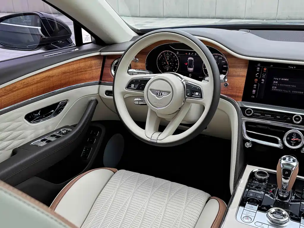 Bentley Flying Spur PHEV — фото 15