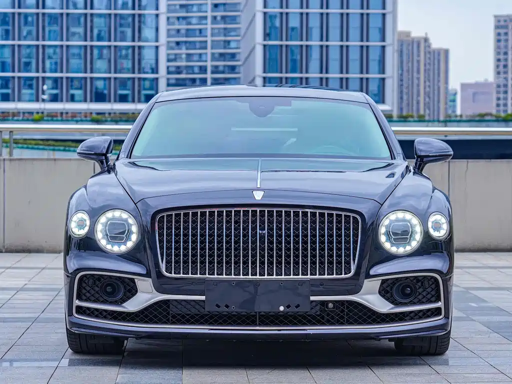 Bentley Flying Spur PHEV — фото 3