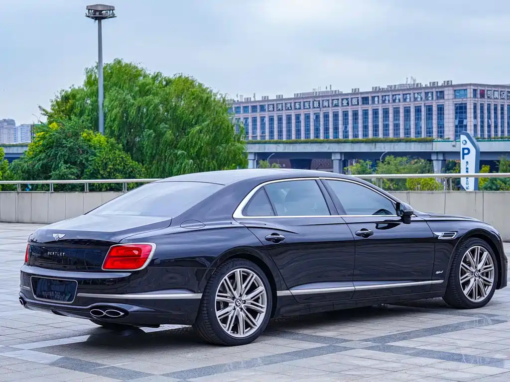 Bentley Flying Spur PHEV — фото 4