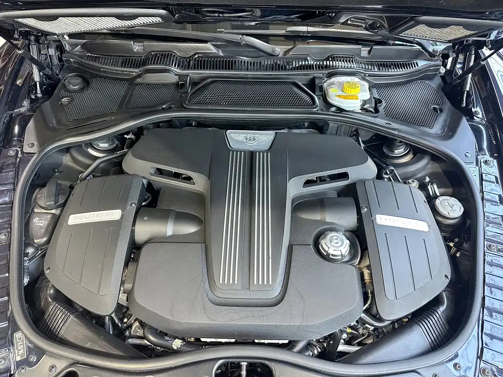 Bentley Flying Spur — фото 17