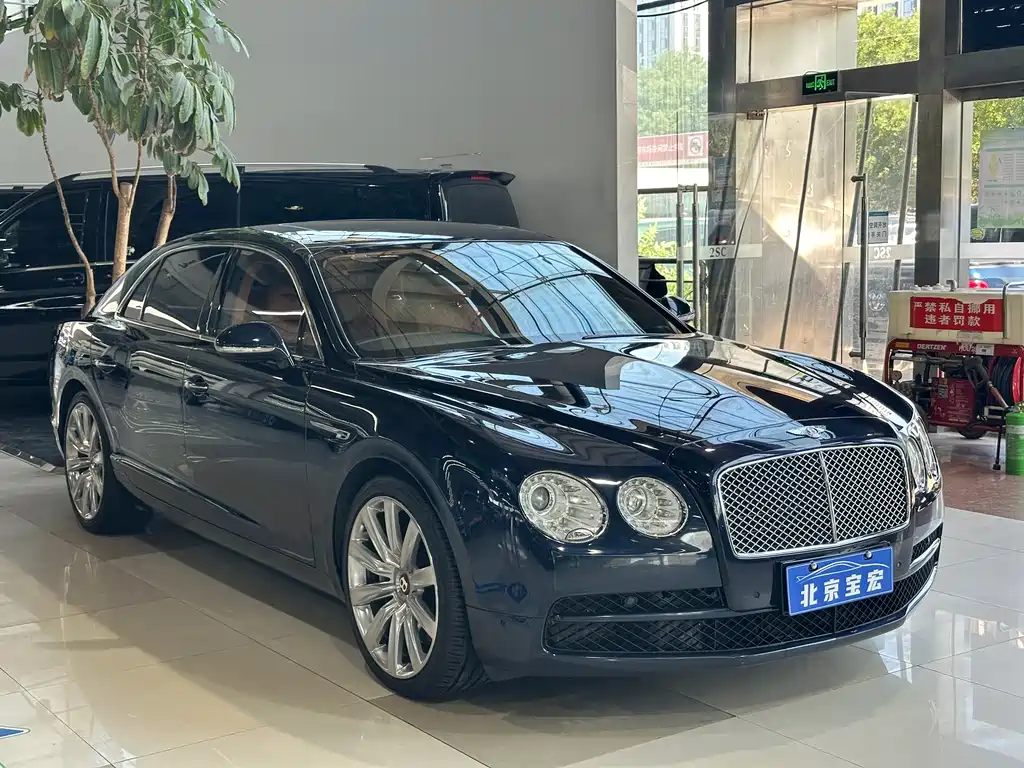 Bentley Flying Spur — фото 3