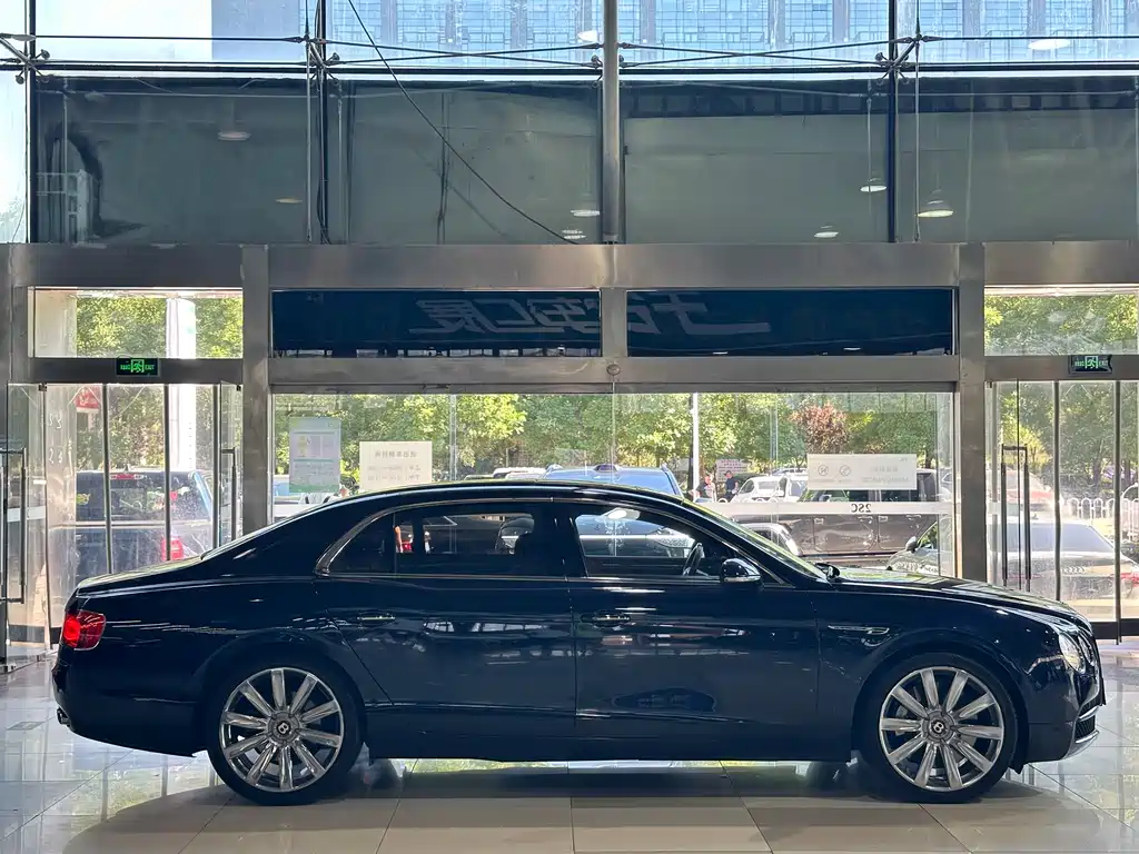 Bentley Flying Spur — фото 4