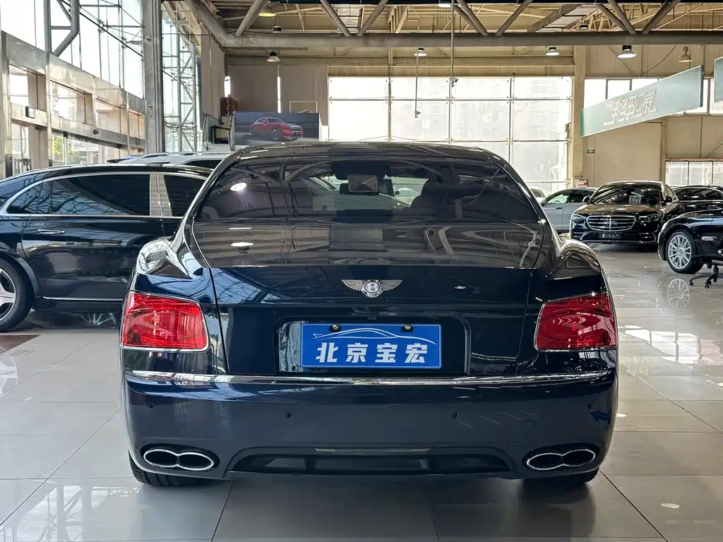 Bentley Flying Spur — фото 5
