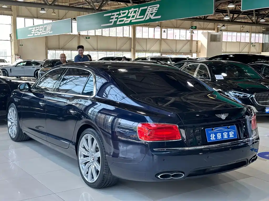 Bentley Flying Spur — фото 6