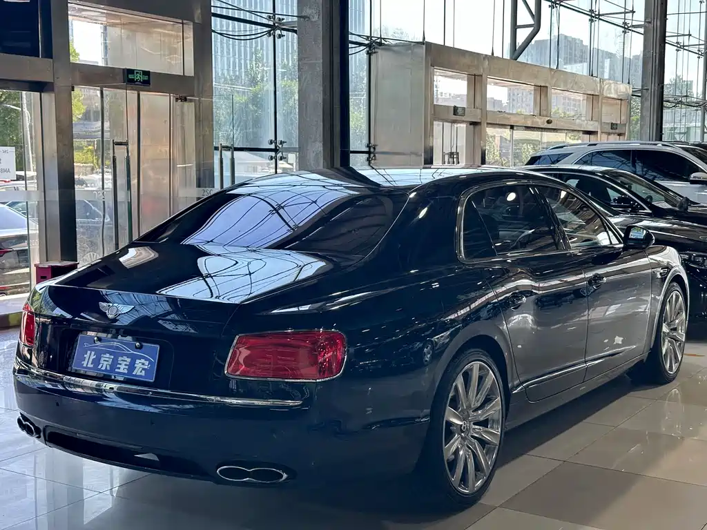 Bentley Flying Spur — фото 7