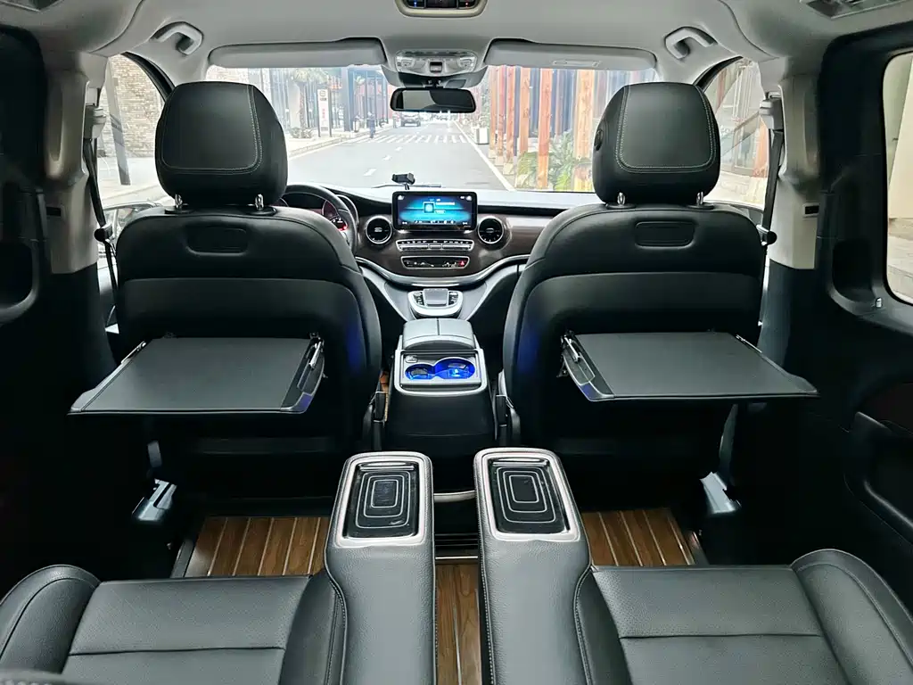 Mercedes-Benz V-Class — фото 14