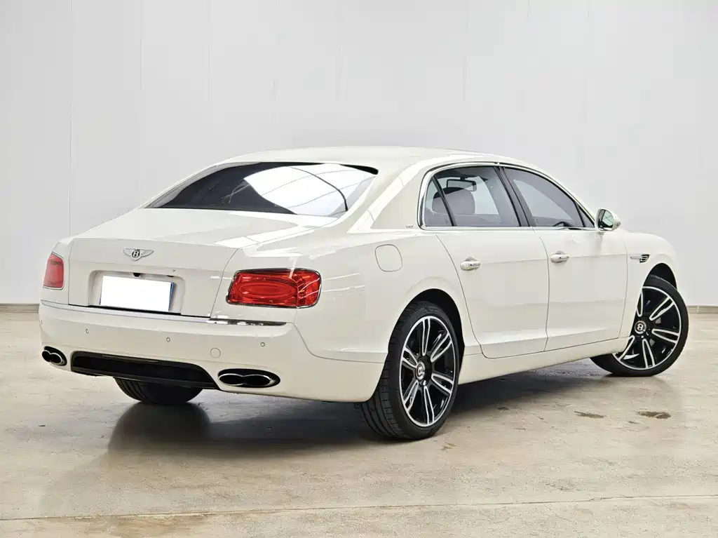 Bentley Flying Spur — фото 4