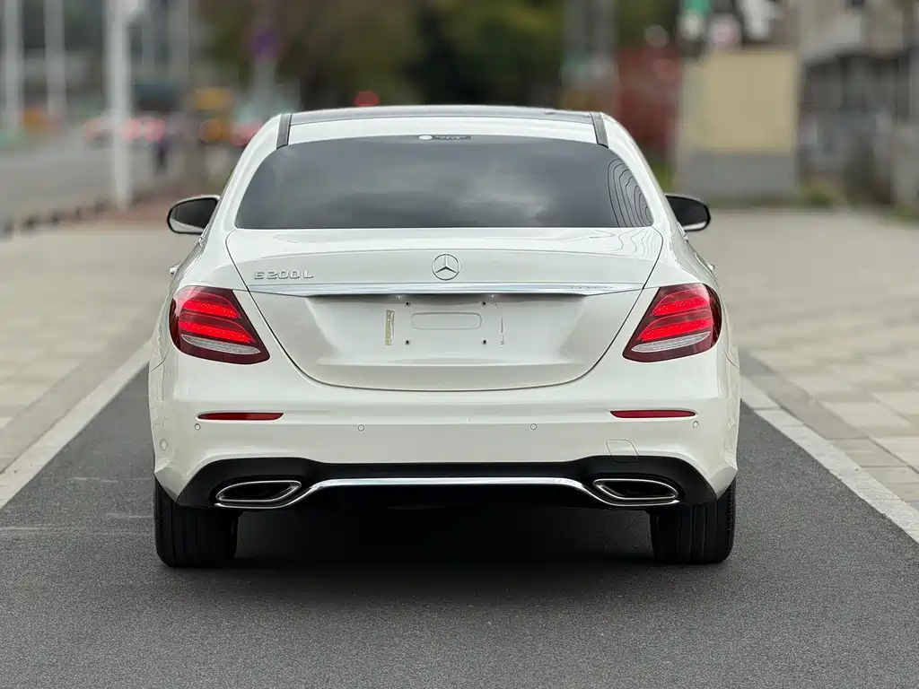 Mercedes-Benz E-Class — фото 4