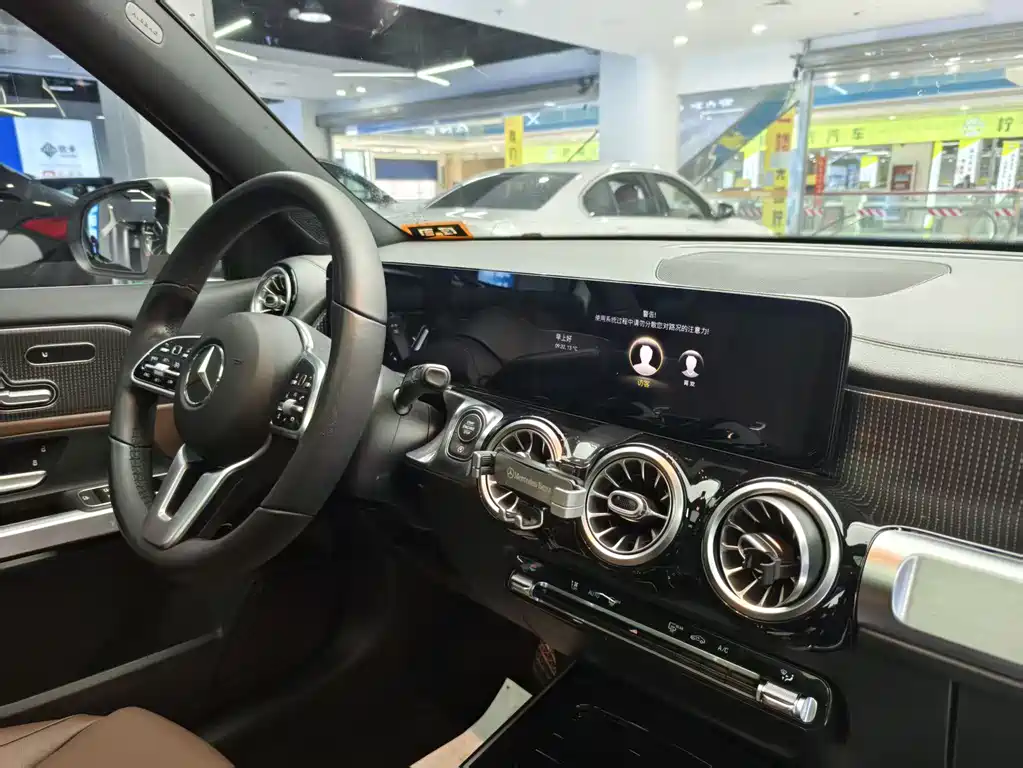 Mercedes-Benz GLB — фото 14