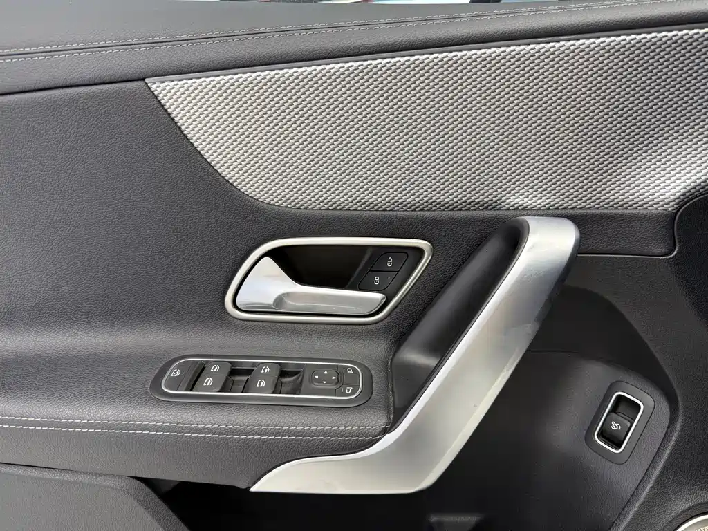 Mercedes-Benz A-Class — фото 11