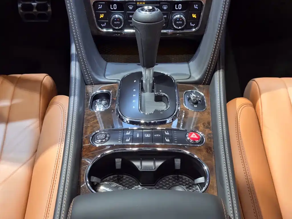 Bentley Flying Spur — фото 11