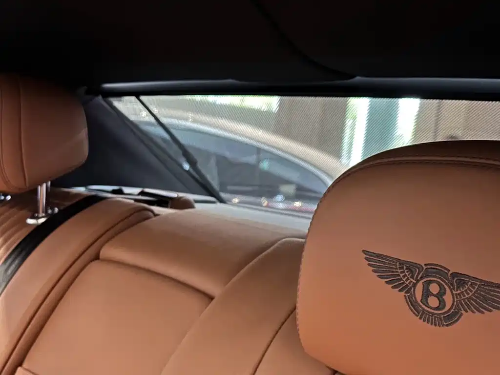 Bentley Flying Spur — фото 19
