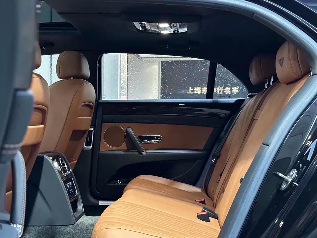 Bentley Flying Spur — фото 21