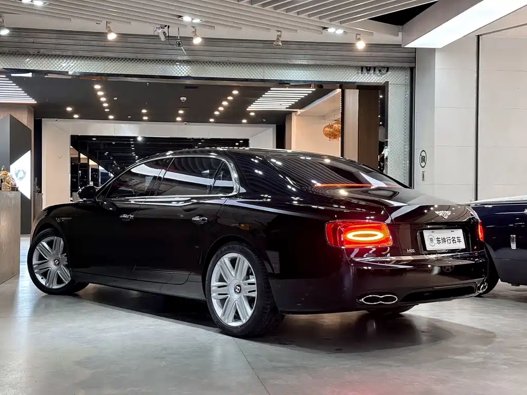 Bentley Flying Spur — фото 4