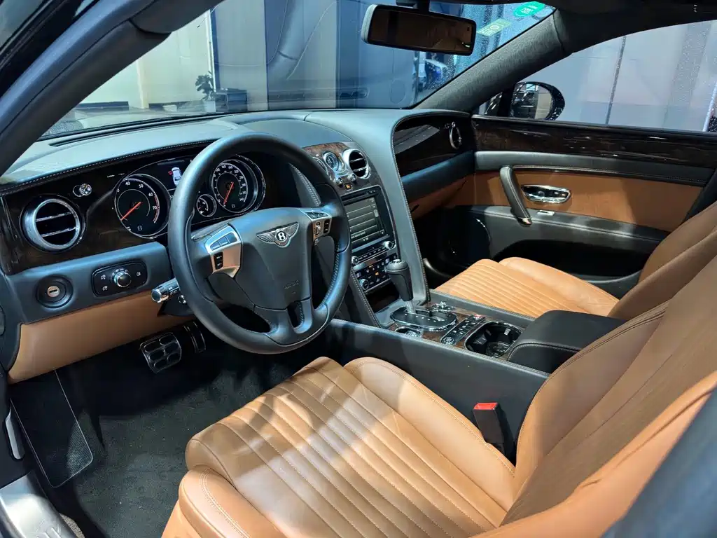 Bentley Flying Spur — фото 8