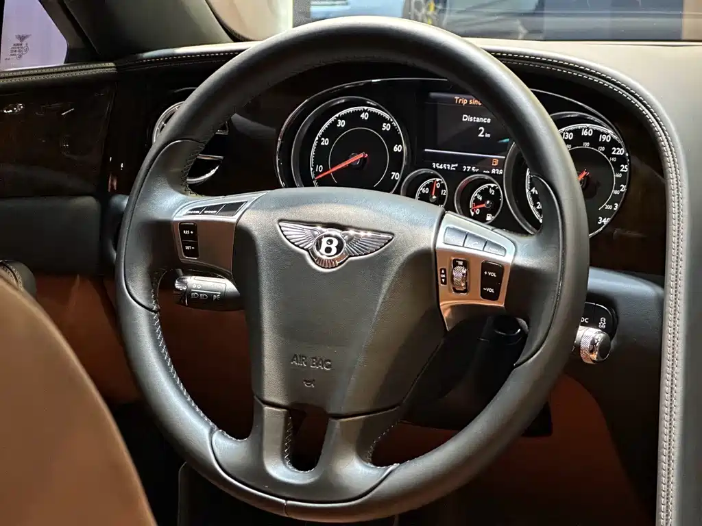Bentley Flying Spur — фото 9
