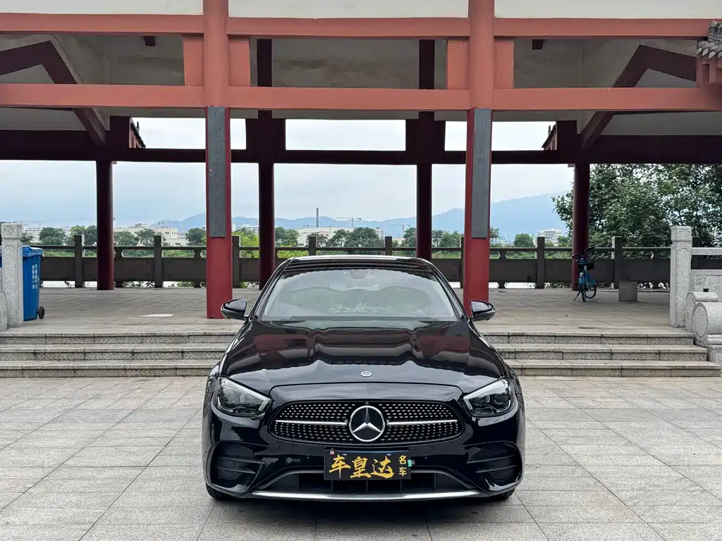 Mercedes-Benz E-Class — фото 2