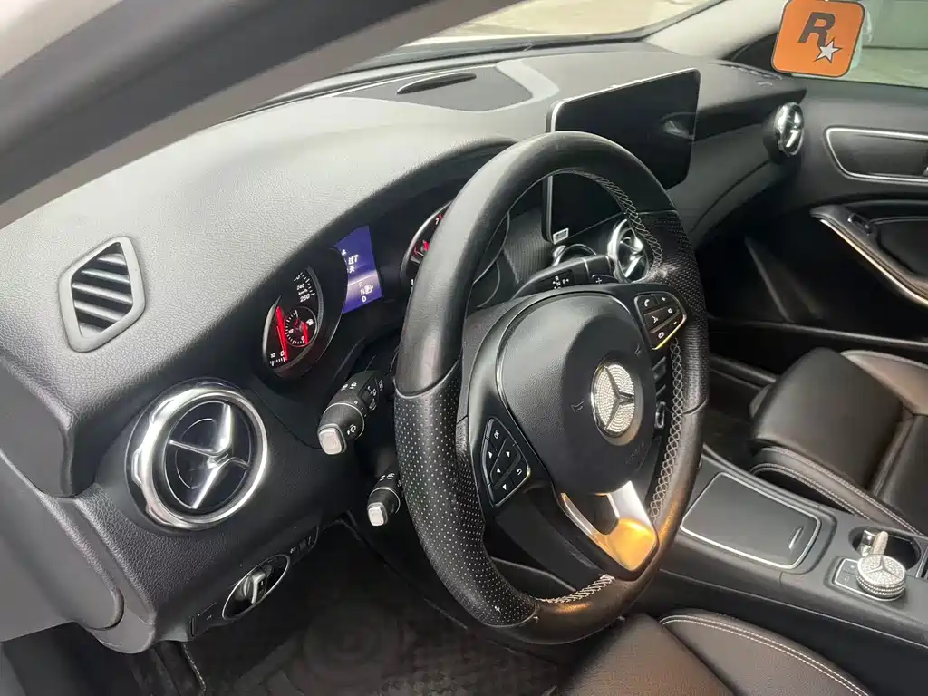 Mercedes-Benz GLA — фото 11