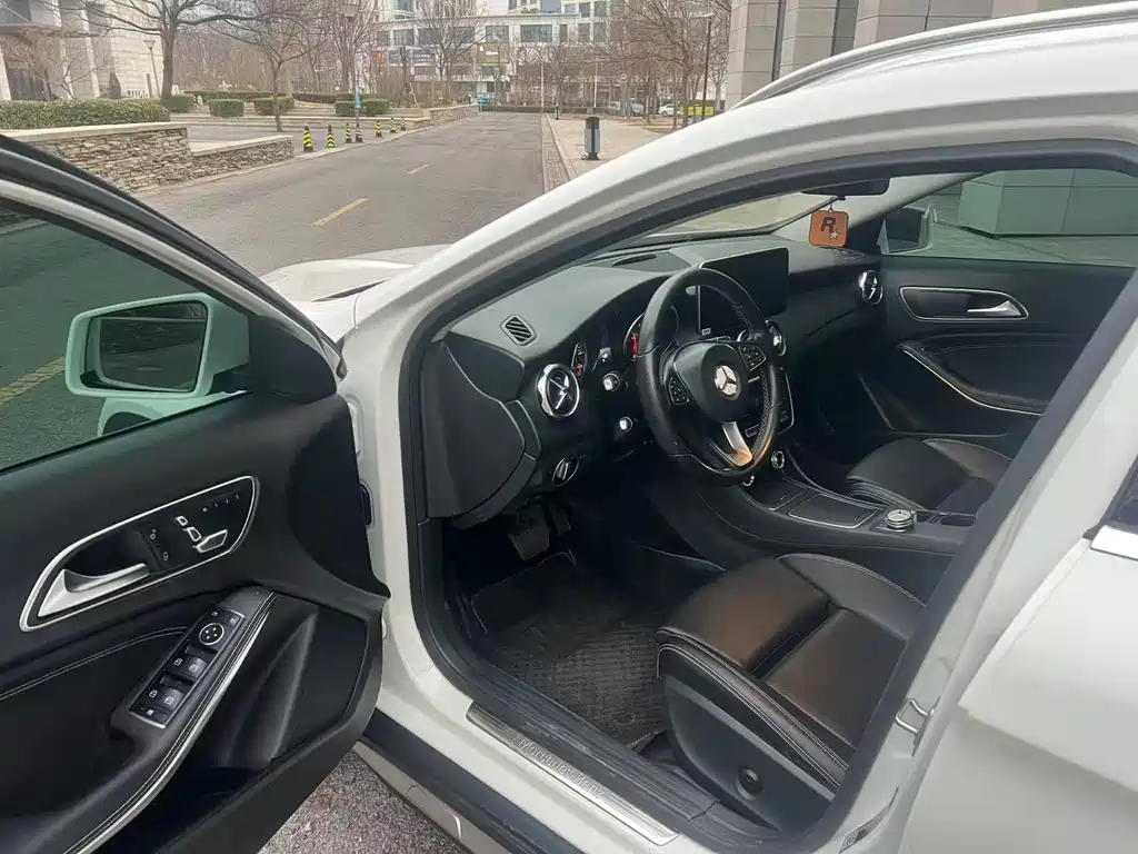Mercedes-Benz GLA — фото 9