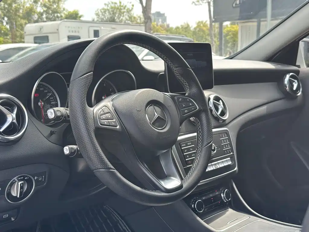 Mercedes-Benz GLA — фото 6