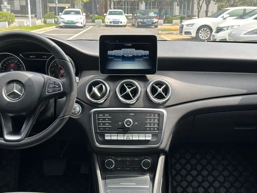 Mercedes-Benz GLA — фото 8