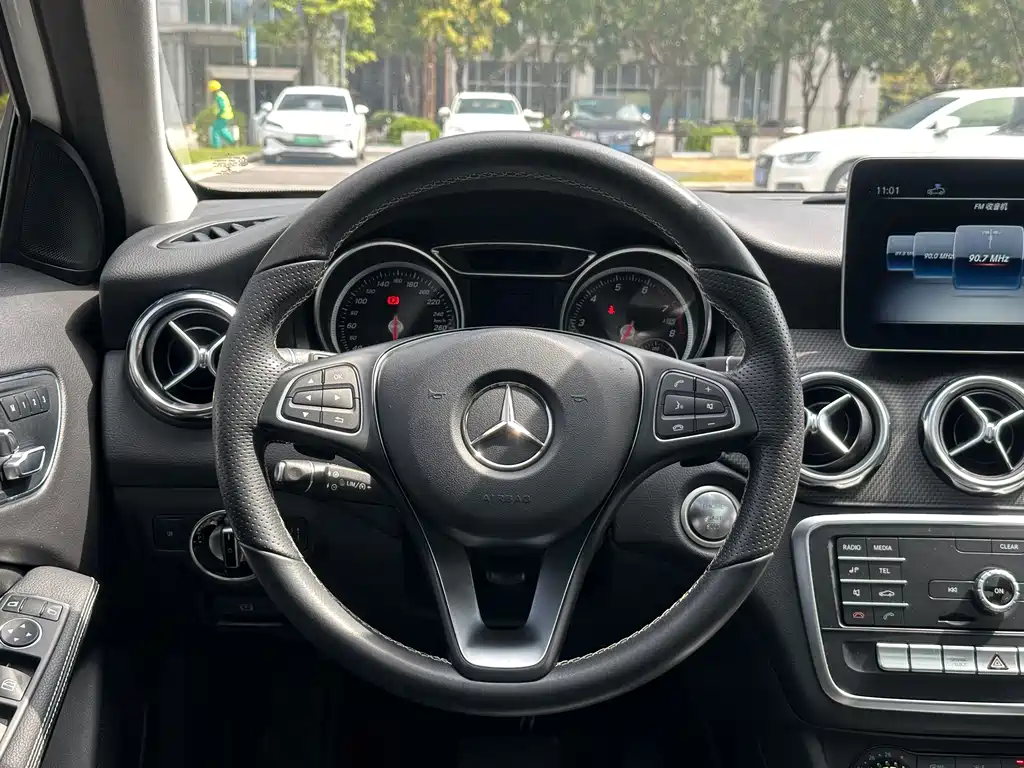 Mercedes-Benz GLA — фото 9