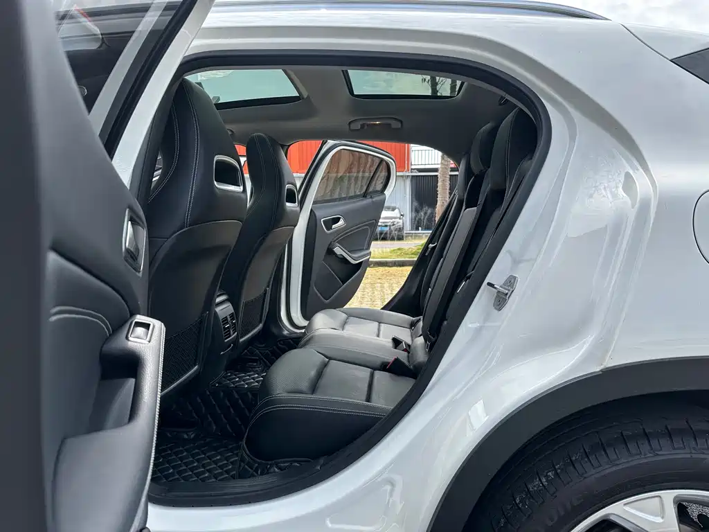 Mercedes-Benz GLA — фото 10