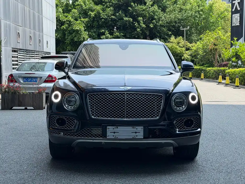 Bentley Bentayga — фото 2