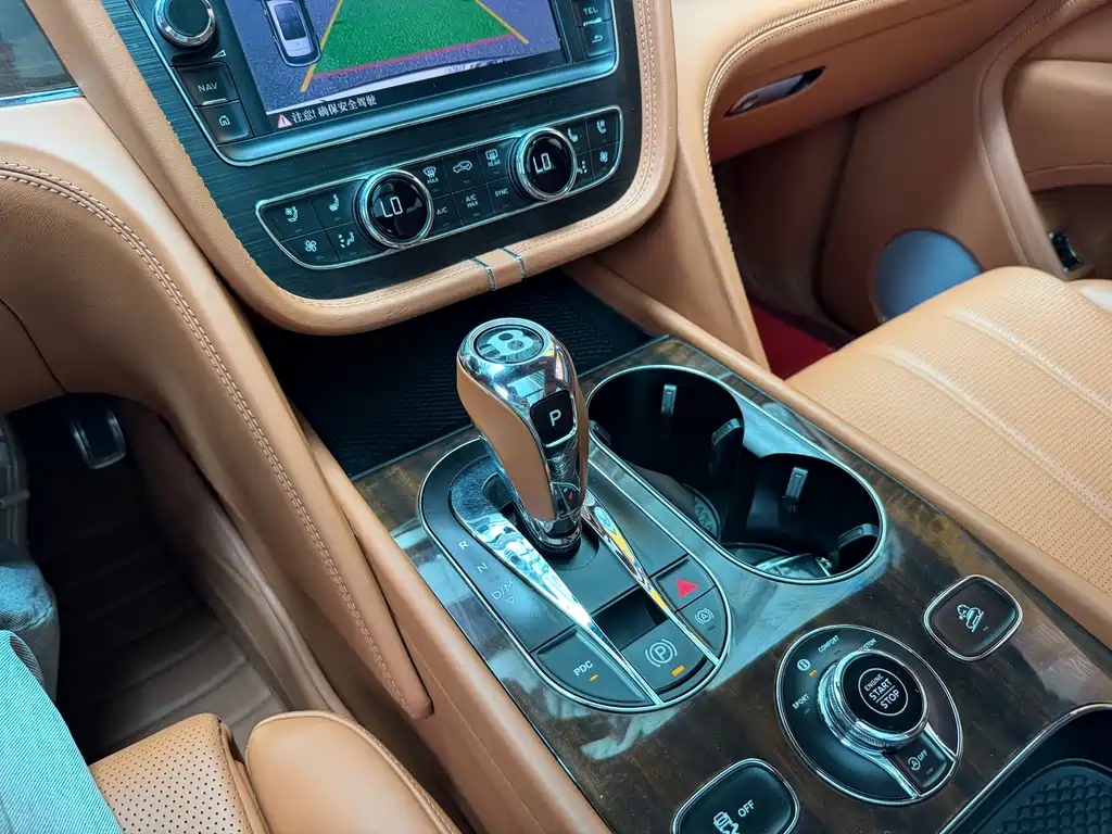 Bentley Bentayga — фото 11