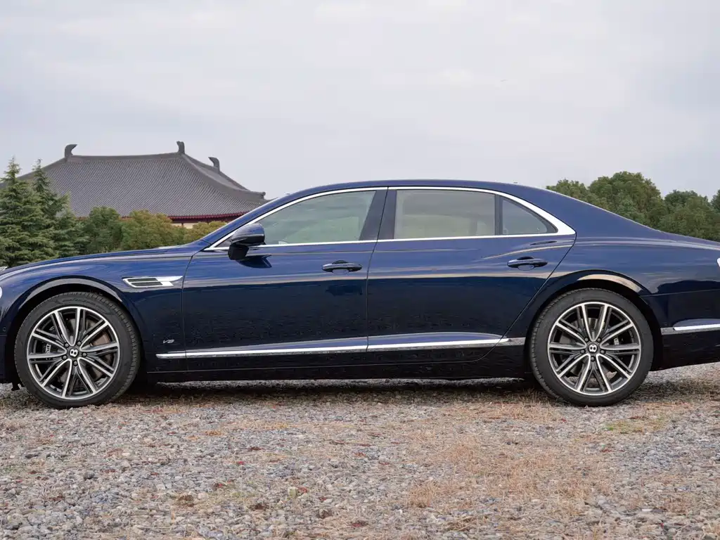 Bentley Flying Spur — фото 2