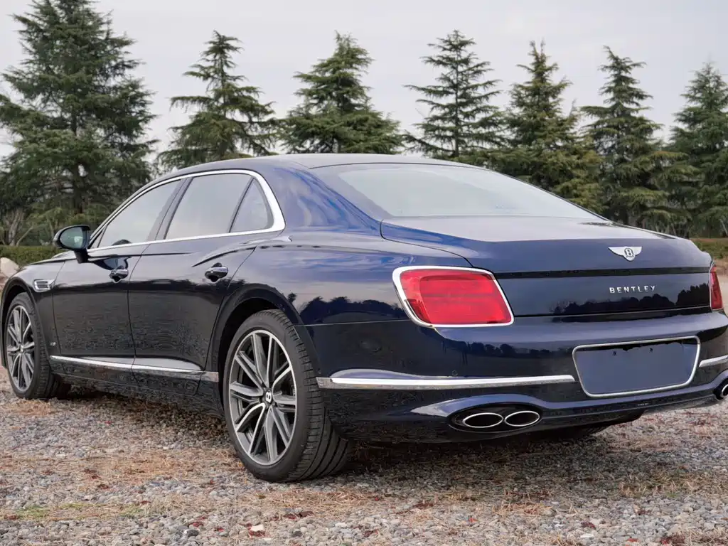 Bentley Flying Spur — фото 3