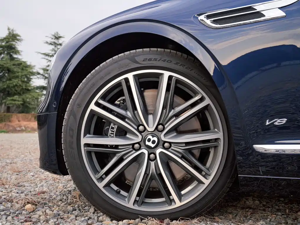 Bentley Flying Spur — фото 4