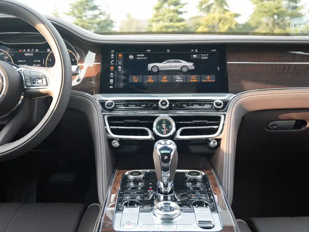 Bentley Flying Spur — фото 7