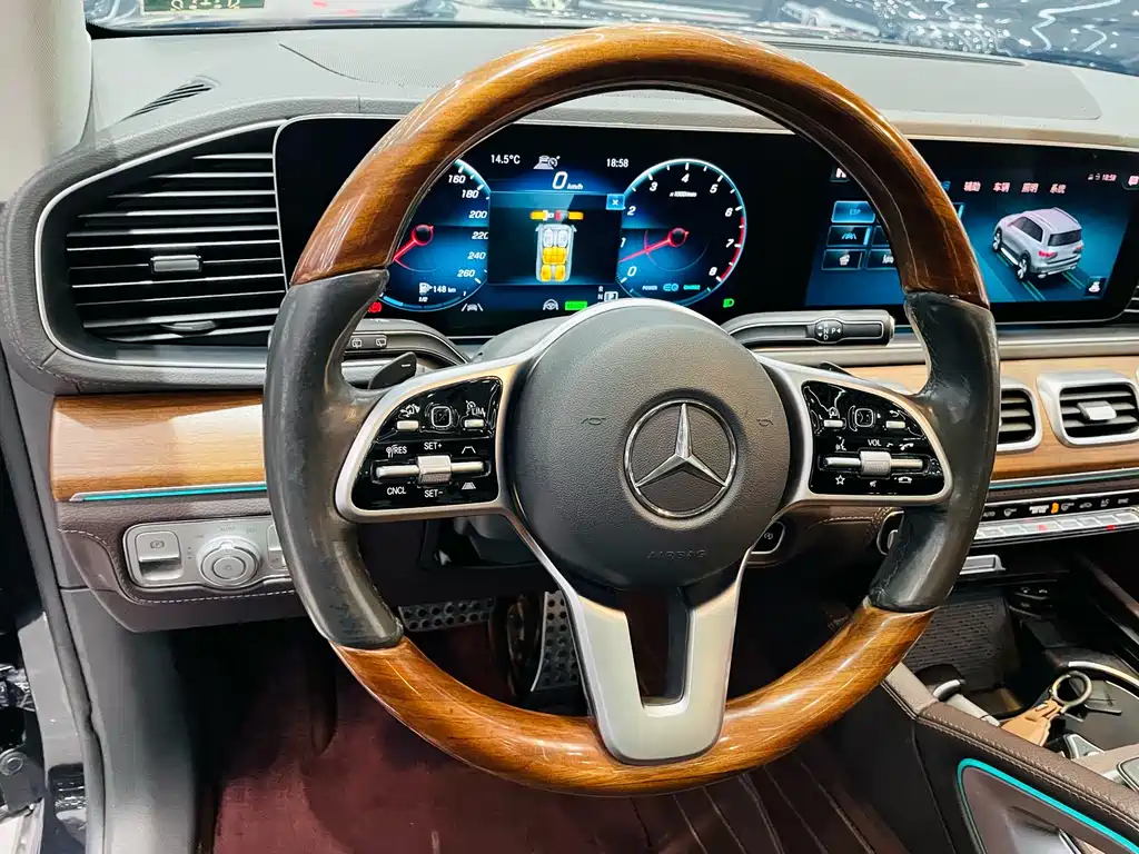 Mercedes-Benz GLS — фото 13