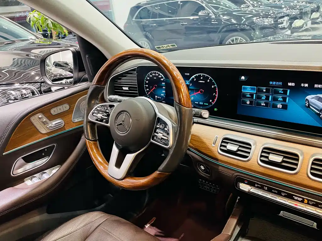Mercedes-Benz GLS — фото 22