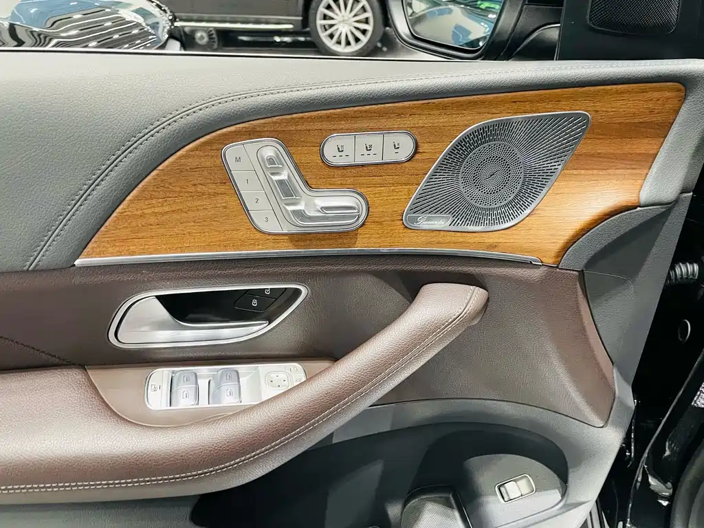 Mercedes-Benz GLS — фото 9