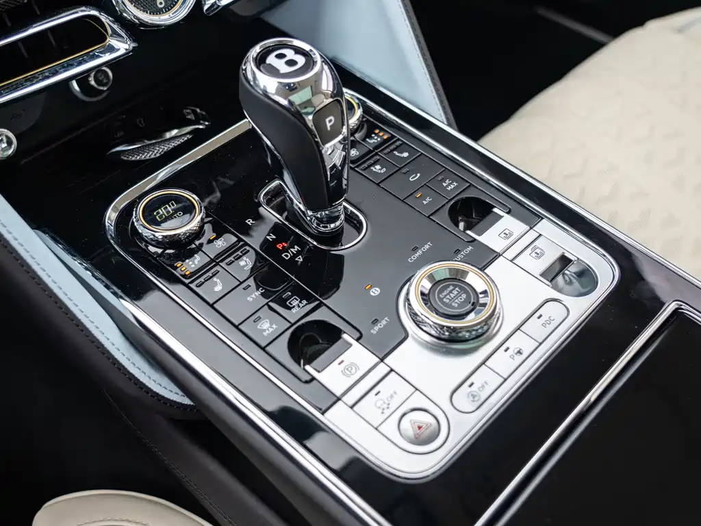 Bentley Flying Spur — фото 11