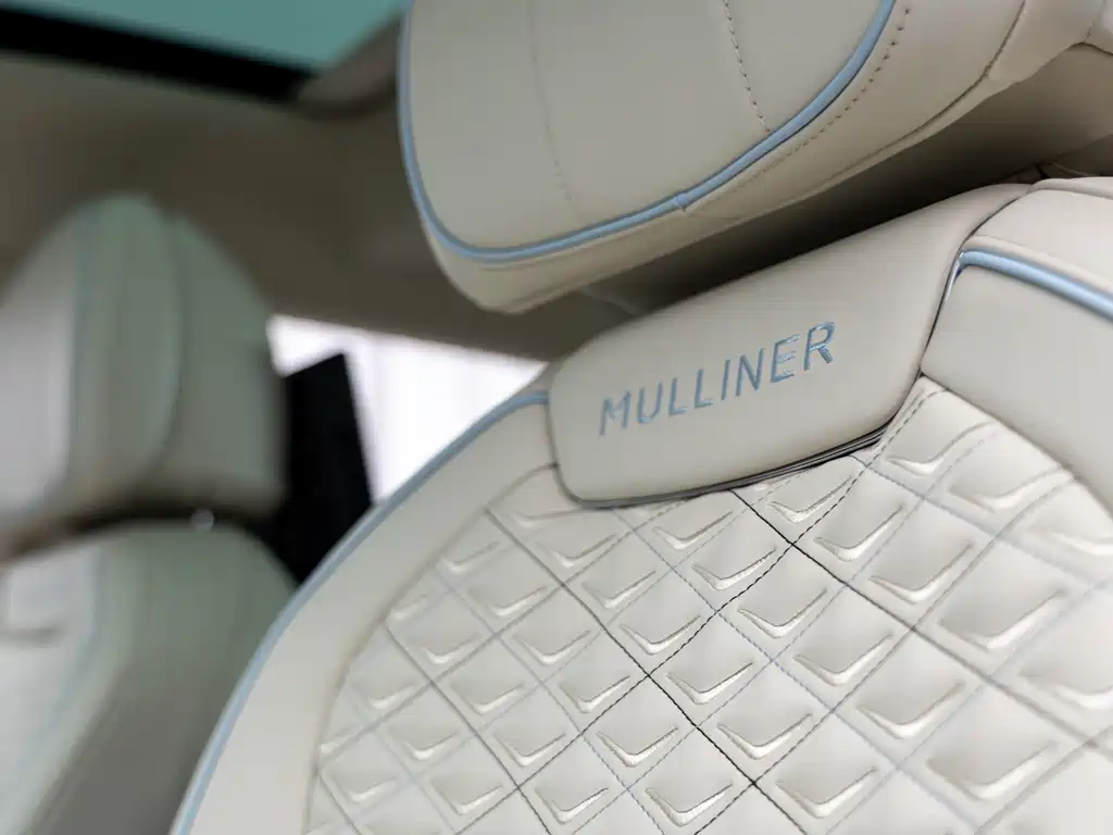 Bentley Flying Spur — фото 13